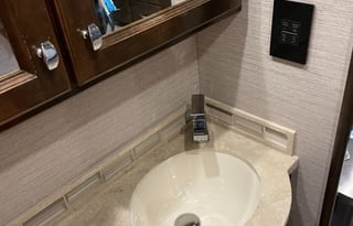 RV Sleeps 8 with 2 Bunks - Unlimted Generator Use