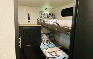 DELIVERY ONLY! 3-BUNK BEDROOM!Family Friendly!