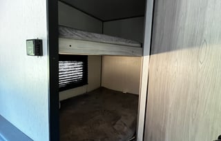 2022 Coleman lantern LT/ Full size bunks!