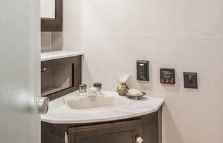 2018 Venture RV Sonic SN220VBH