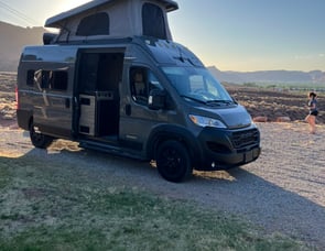 Winnebago Solis 59P