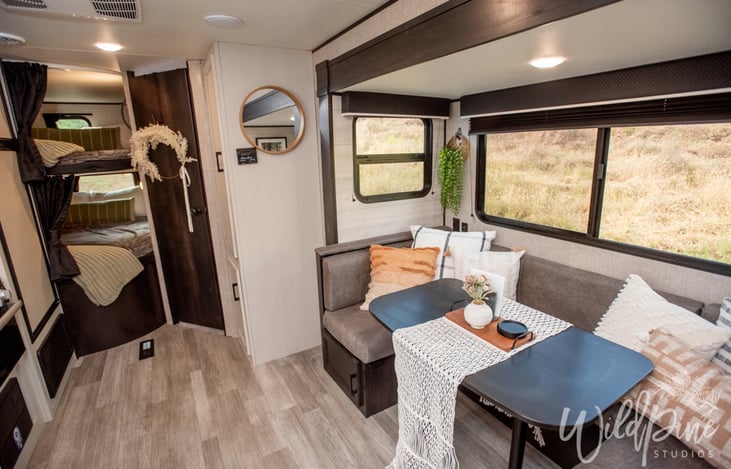 Dinette and Full Sized Bunk Beds