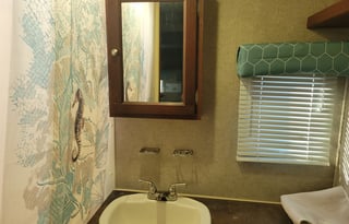 Cozy Furnished Bunkhouse- No Stress Delivery Only