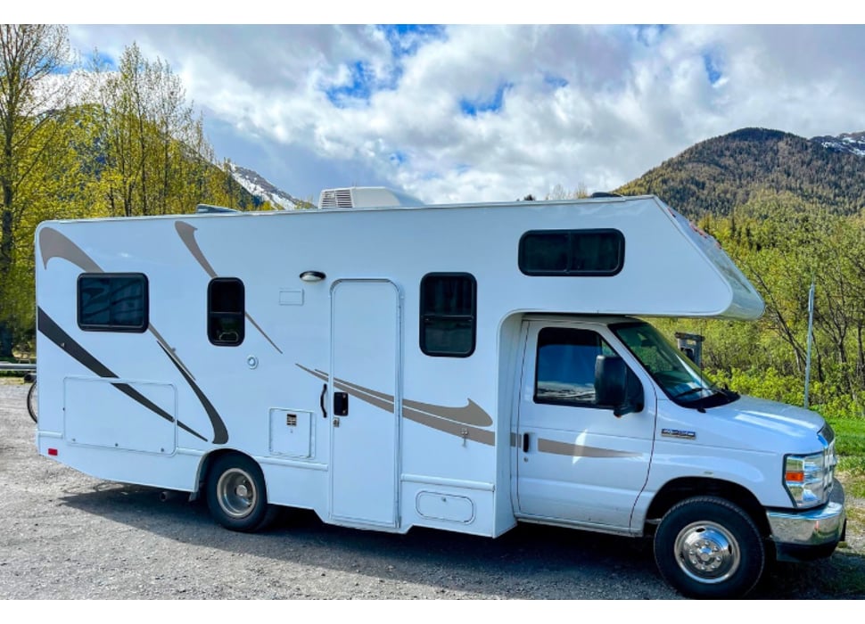 Class C Motor Home rentals in Cave Junction