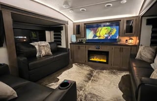 Plenty of room for guests and pets! Delivery Only