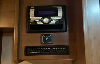 Adventure-Ready Bunkhouse RV – Sleeps 8