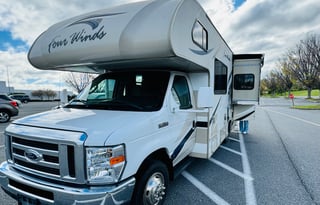 2018 Thor Motor Coach Four Winds 22B “Let’s Go!”
