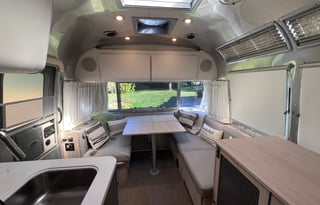 Airstream Globetrotter 27FB
