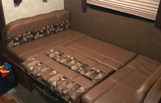 2016 Gulfstream Conquest—Fully stocked TT that sleeps 9!