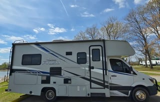 Easy Escape – Mercedes RV |Sleeps 5 |Fully Stocked