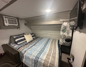 Keystone RV Coleman 17B