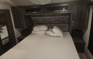 Cougar 5th Wheel Camper