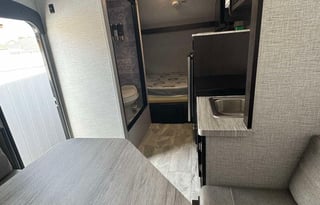 2022 Free Solo | Cozy Lightweight Sleeps 4