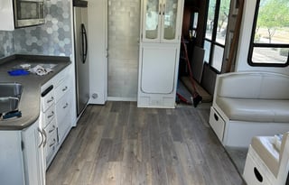 Recently Remodeled 2005 Fleetwood Pace Setter