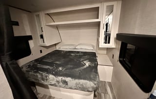 TWO HEARTS, ONE CAMPER: MOUNTAIN VIEWS