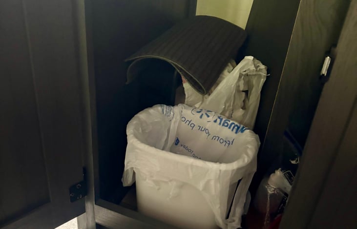 under sink trash can and dish dryer with extra trash bags