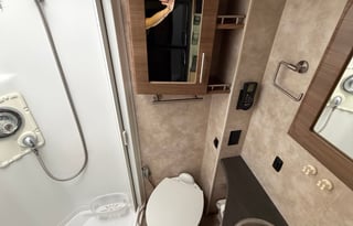 RV with the perfect Off grid set up