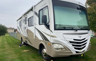 Adventure-Ready Bunkhouse RV – Sleeps 8