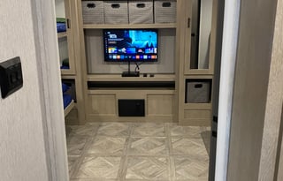 Maximus - 2023 FR Wildwood 31KQBTS (Delivery Only)