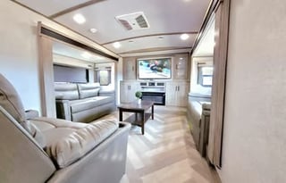 'Hilda' 2020 Wildwood Heritage Glen 378FL