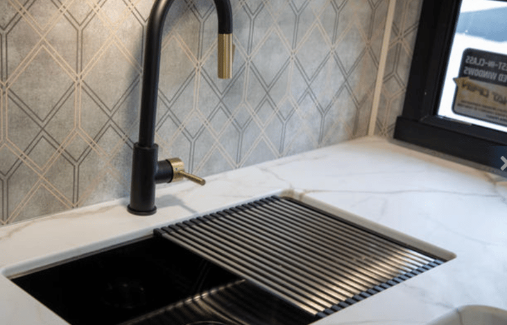 Full size sink with a cover