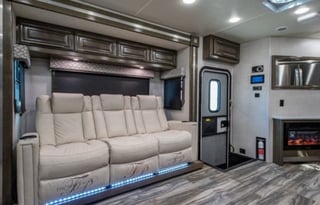 T2022 CONVENIENT & EASY TO DRIVE RV!!! GEORGE TOWN