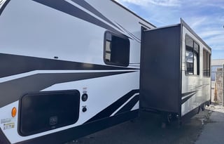 Meet the SR‑281VBH — Your Road‑Trip Rockstar