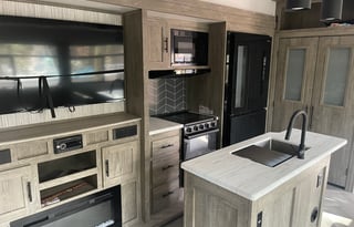 2022 Wildwood Heritage Glen 369BL