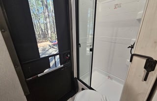 Luxurious Brand New 2025 East to West Ahara 390DS