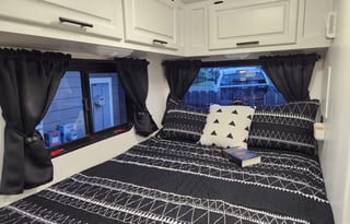 Cute Cozy Camper!