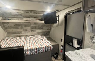 2022 Cozy Coleman 17B