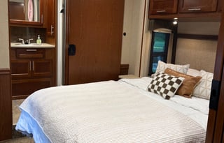 Family Fun! RV | Bunks | Generator | Easy to Drive