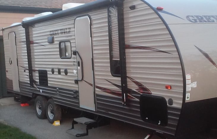 Convienient separate  entrance to bathroom.