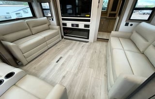 Luxury Montana | Private Office | King Suite