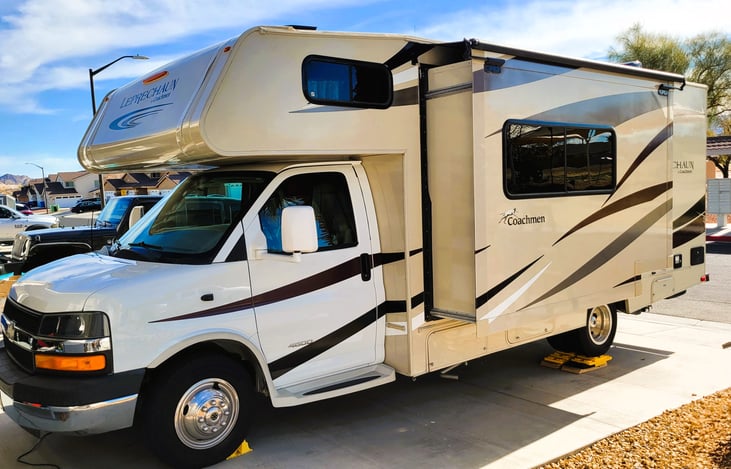 Spacious motorhome rental with unlimited mileage — perfect for California road trips and family getaways.
