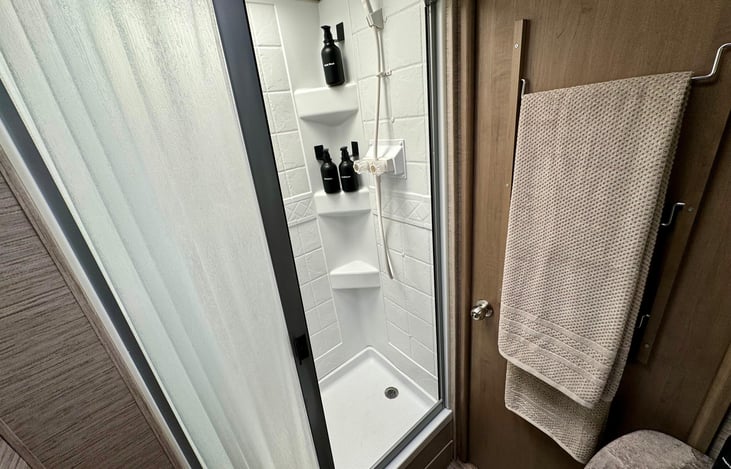 Luxury Bathroom, Anytime, Anywhere
No more public restrooms! Enjoy the privacy and comfort of your modern bathroom, complete with a shower, toilet, and sink. Start your mornings refreshed and ready.