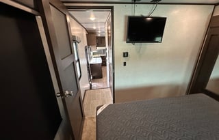 2021 Dutchmen RV Atlas 2942BHF