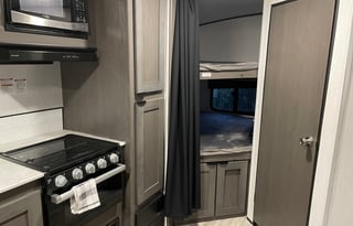 Brand New Ultra Lite 2022 Cruiser MPG 2500BH