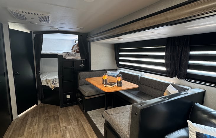8. Dinette
Large U-shaped dinette provides the perfect place for meals, family games, homeschooling, or planning your next adventure.