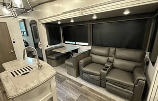 "Hill Country Cougar" Keystone Cougar 368MBI