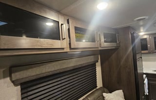 Great Family Getaway w/ Bunk House (DELIVERY ONLY)