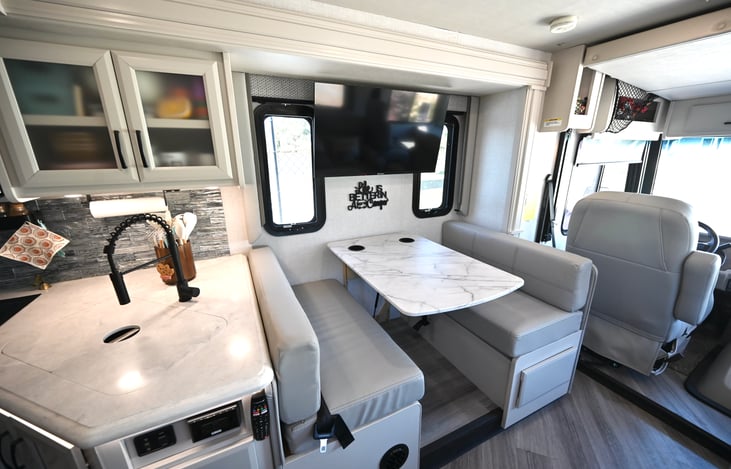 Living Area / Dinette