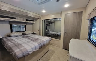 Catalina Legacy 343BHTS