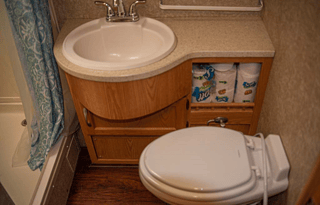 Spacious configuration, convenient desk, +Starlink