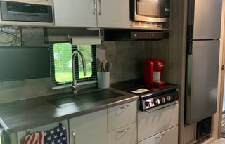 Who lives like WE DO? We DO!