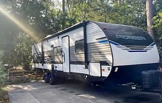 2 bedrooms,Sleeps 10, Heartland Pioneer QB300,