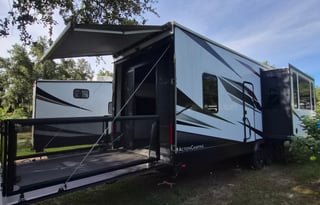 Nitro XLR Toy Hauler Sleeps 10,solar ,Rear patio