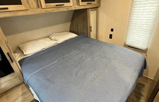 Custom stabilizers for “no rocking” while leveled