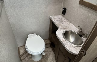 "Right Size" Class A. Sleeps 7 & Easy to Drive