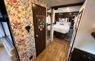 Renovated - WiFi, Pets, Jeep, Off-Grid, 24/7 Help